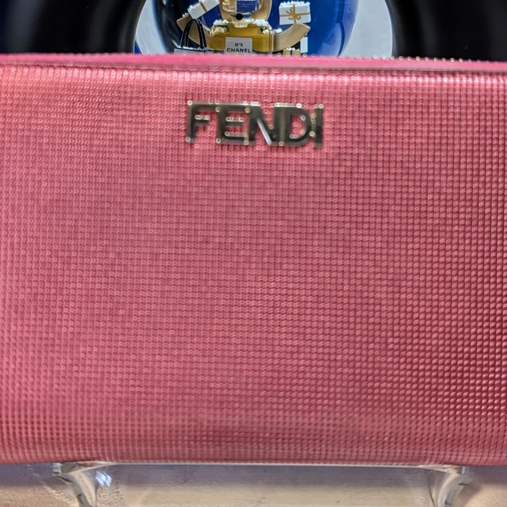 Fendi Vitello Birkin Logo Zip Around Wallet - Rosa (Metallic Pink)